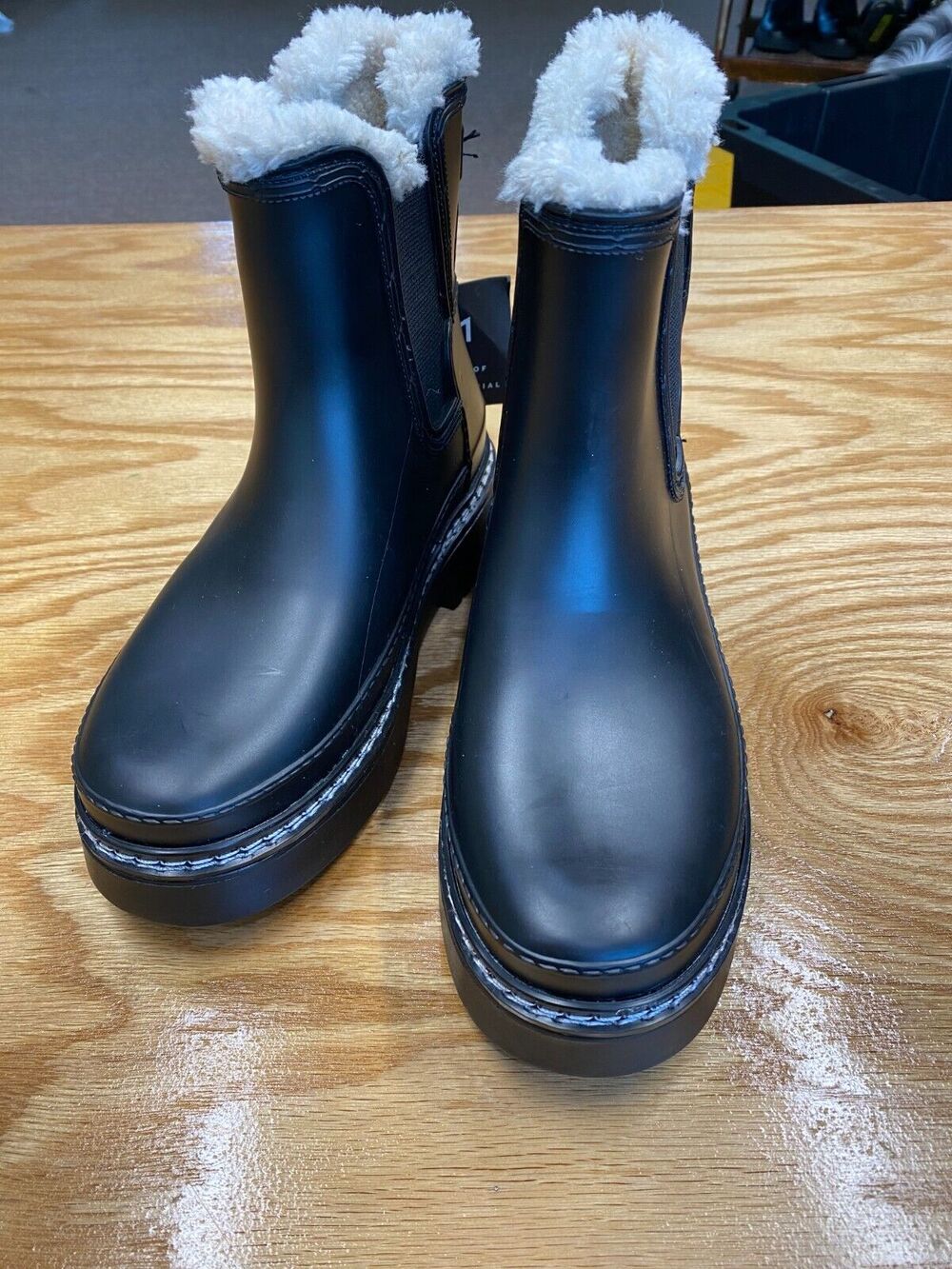 Marc Fisher LTD Fargo Sherpa Chelsea Boots Women's 5 M Black Leather Slip On S13